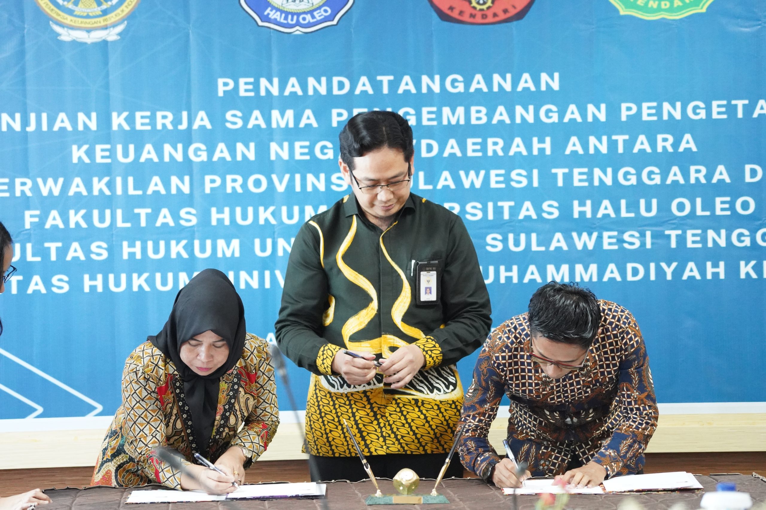 Penandatanganan Perjanjian Kerja Sama Pengembangan Pengetahuan Keuangan Negara/Daerah antara BPK Perwakilan Provinsi Sulawesi Tenggara dengan Fakultas Hukum UM Kendari